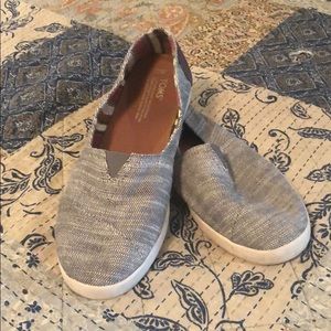 Authentic grey TOMS W 11